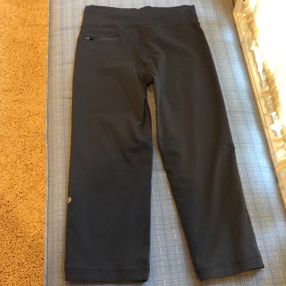 Wide legged lulu capri in gray